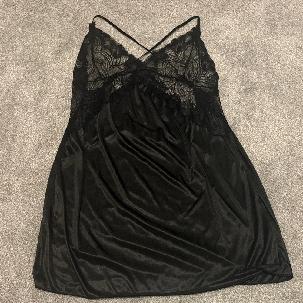 Sleek Black Lace and satin Chemise